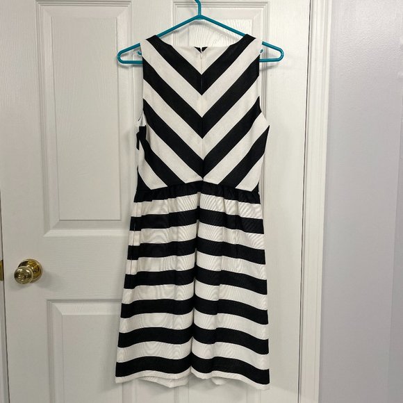 LOFT black & white striped dress, size 4 - Picture 2 of 6